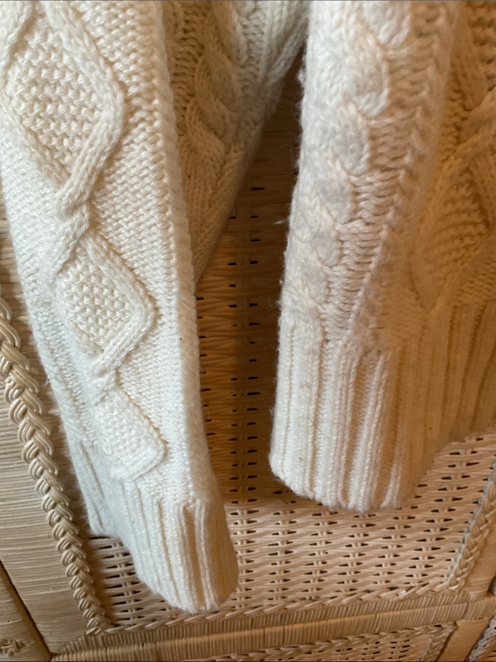 Cable-knit cardigan sweater - Picture 5 of 10